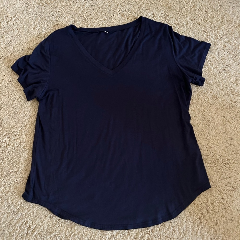NWOT Woman’s Short Sleeve, V-Neck, Tee Shirt Navy Blue 2X
